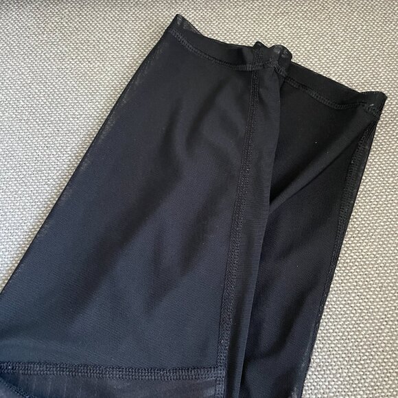 Bundle of 2 Old Navy Active Go-Dry Leggings - Picture 9 of 11